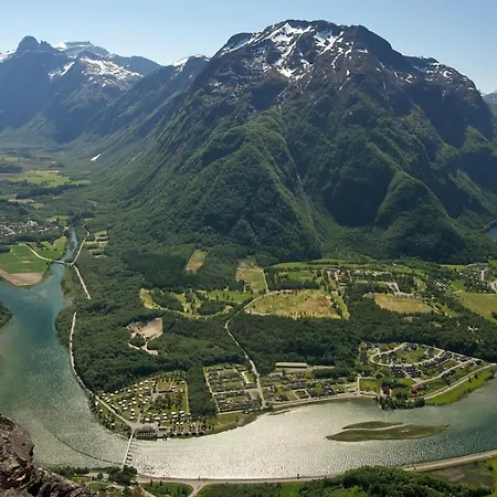캠프장 Andalsnes Og As *