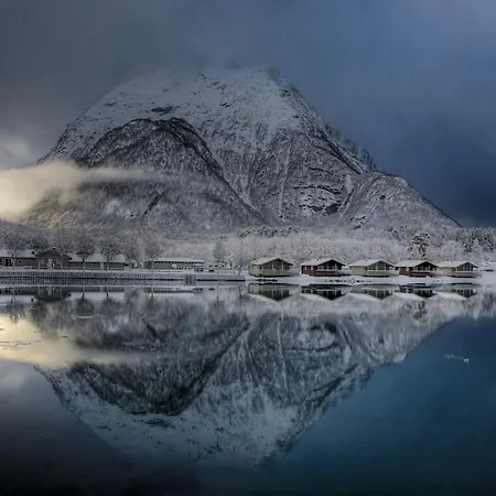 캠프장 Andalsnes Og As *