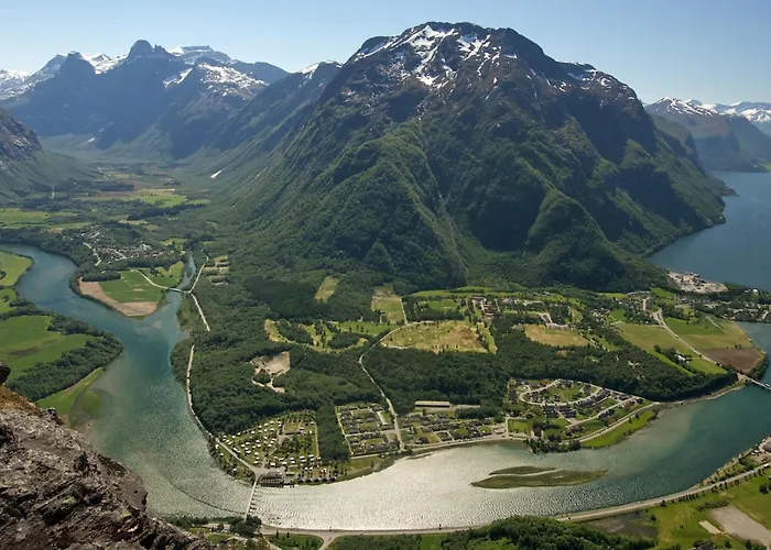 Κάμπινγκ Andalsnes Og As *