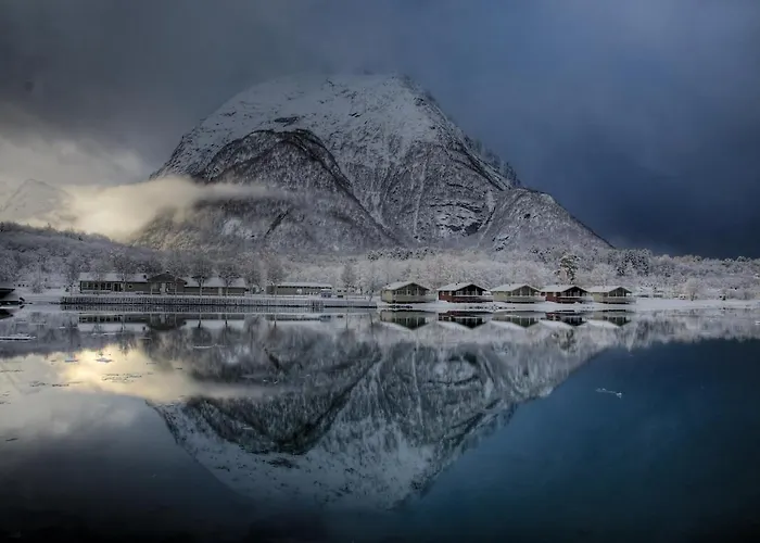 Κάμπινγκ Andalsnes Og As *